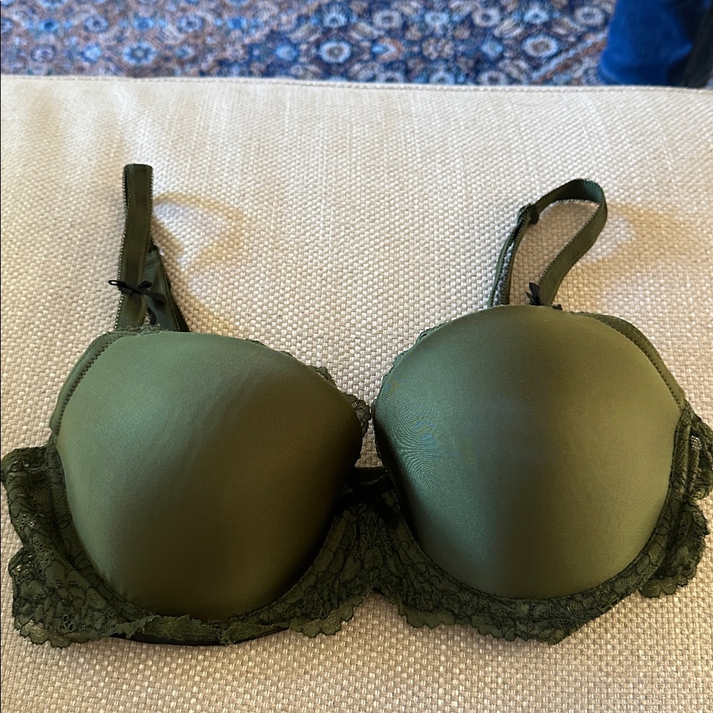 Victoria's Secret Emerald Lace Bra